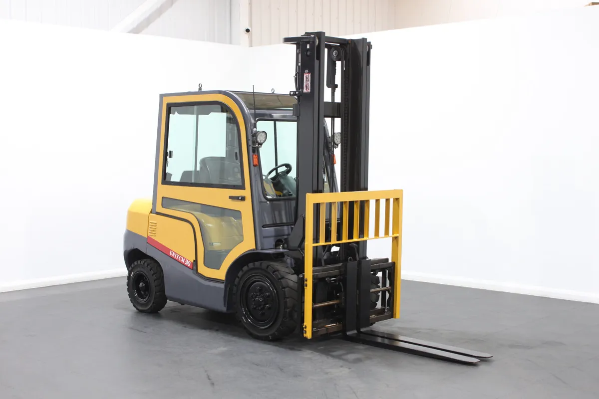 TCM FD30T - Full Cab - Image 3