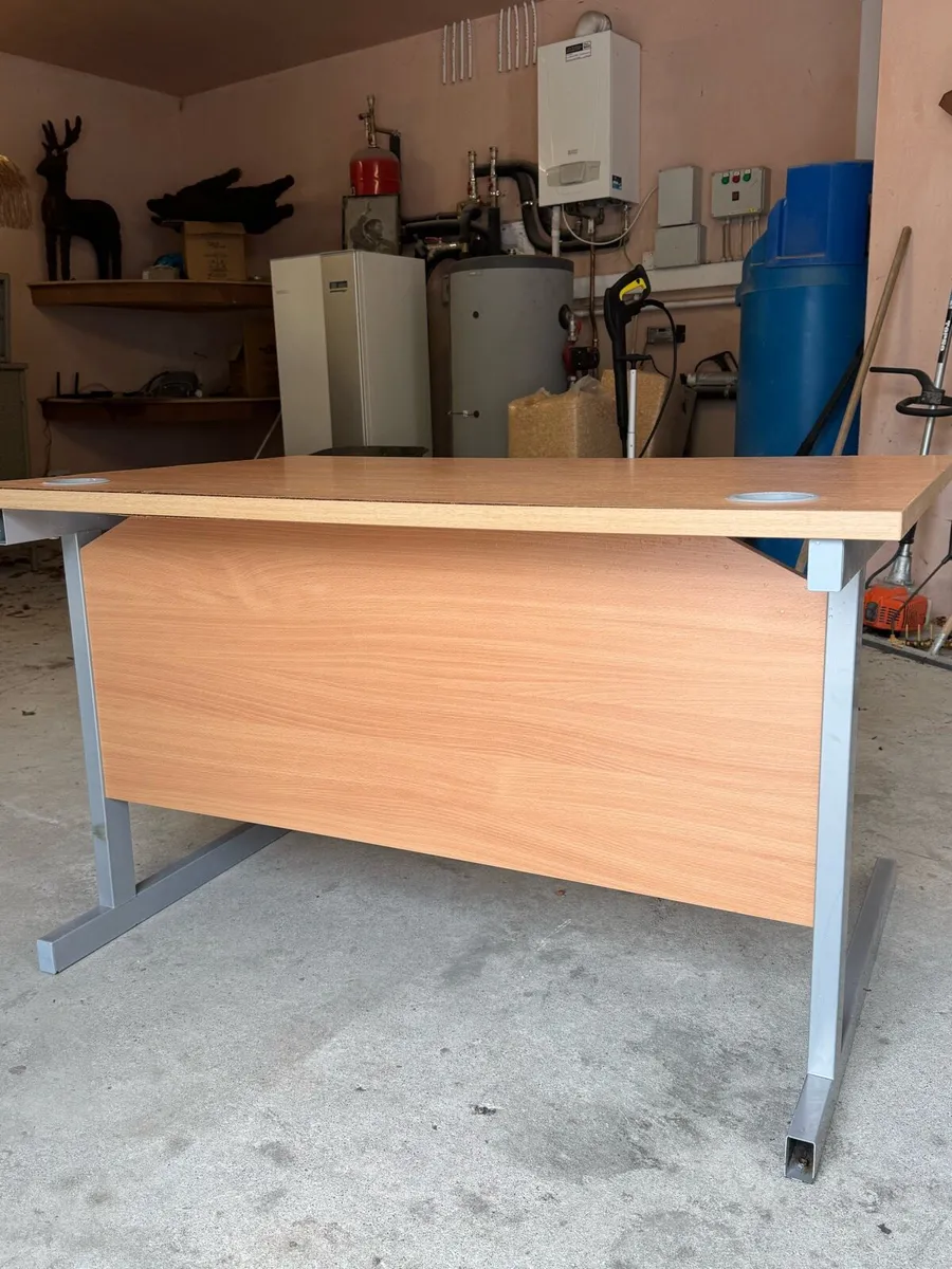 LARGE DESK: perfect for Office/Study - Image 1
