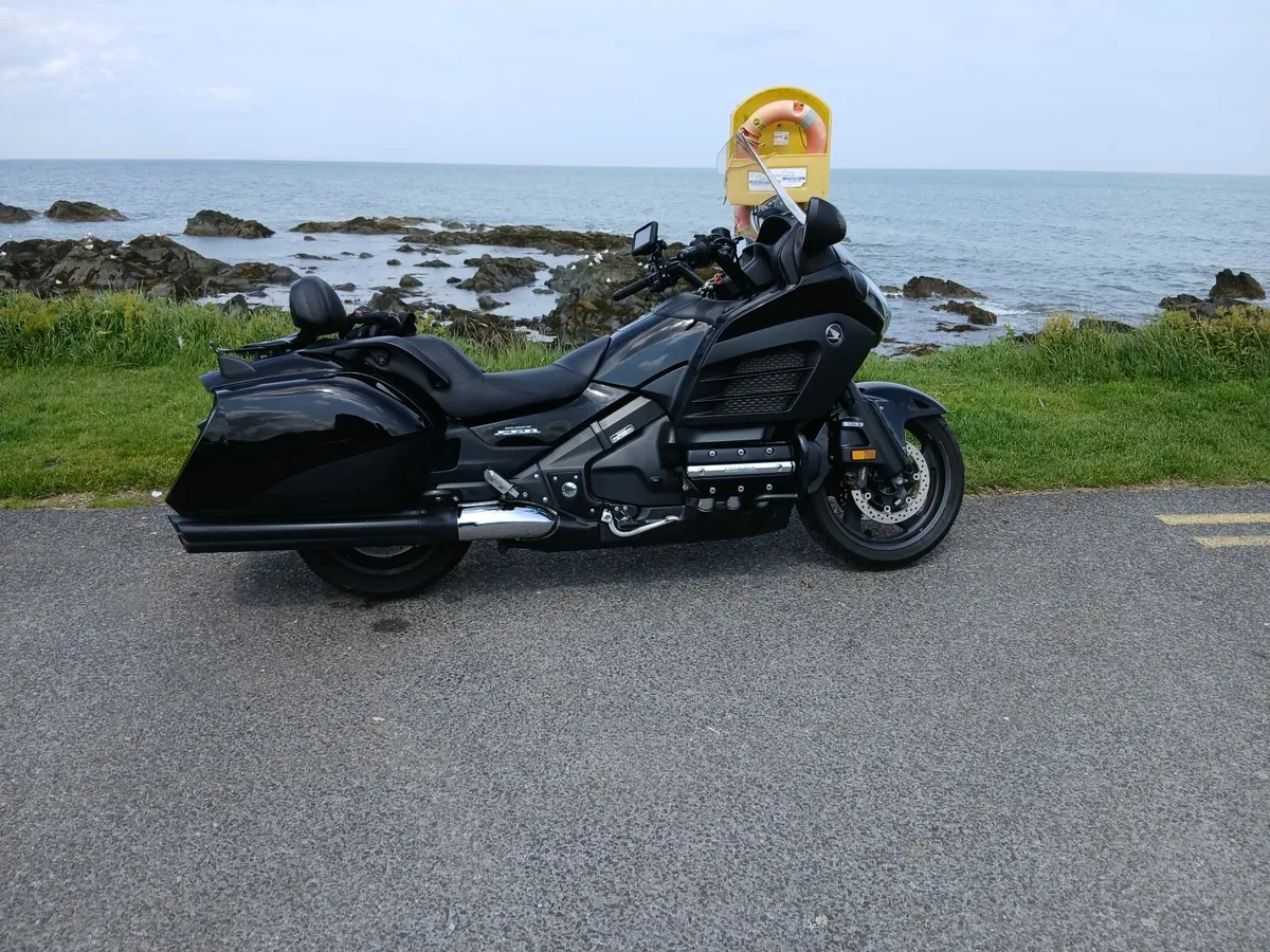 Honda goldwing 1800  bagger f6b 2014 - Image 2