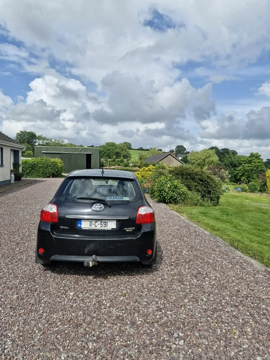 Toyota Auris 2011 - Image 2