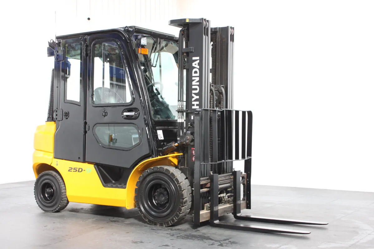 Hyundai 25D-9V Diesel Forklift – 2500kg Capacity - Image 3