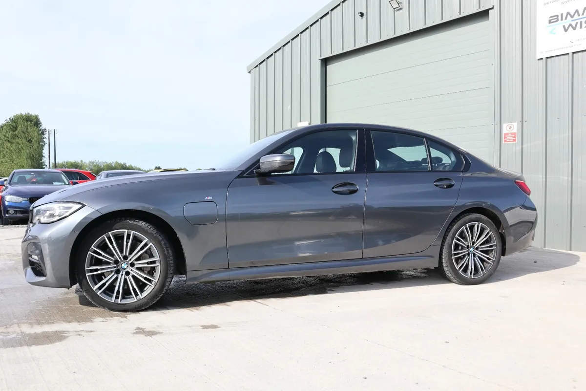 BMW 330e M Sport | Shadow Line | Full Warranty | - Image 2