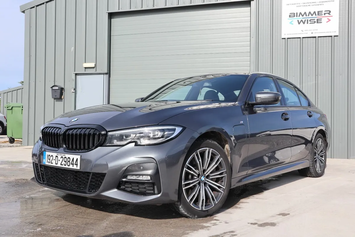 BMW 330e M Sport | Shadow Line | Full Warranty | - Image 3