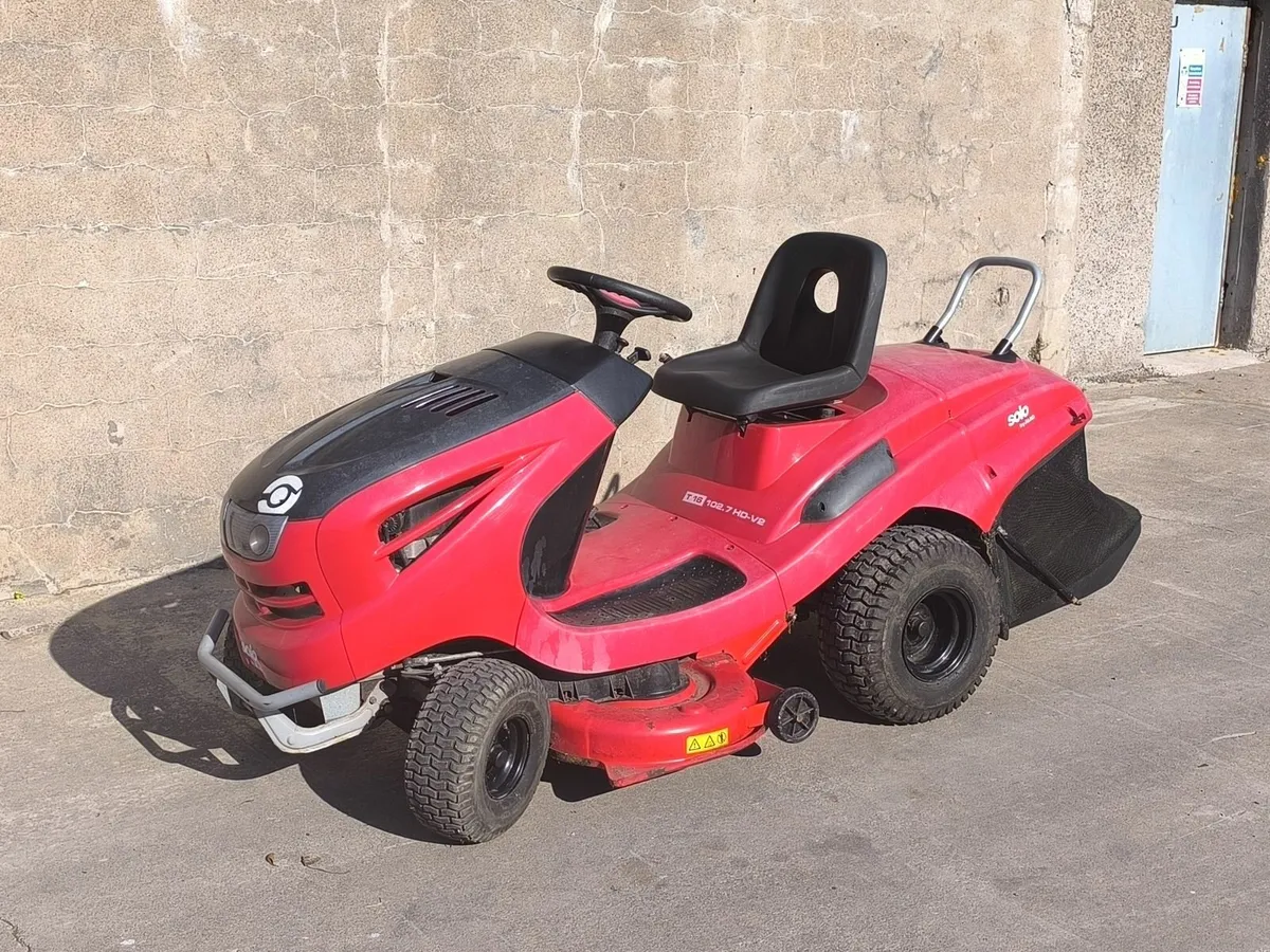 Solo by Alko  T16 102.7 HD-V2 Ride on lawnmower - Image 1