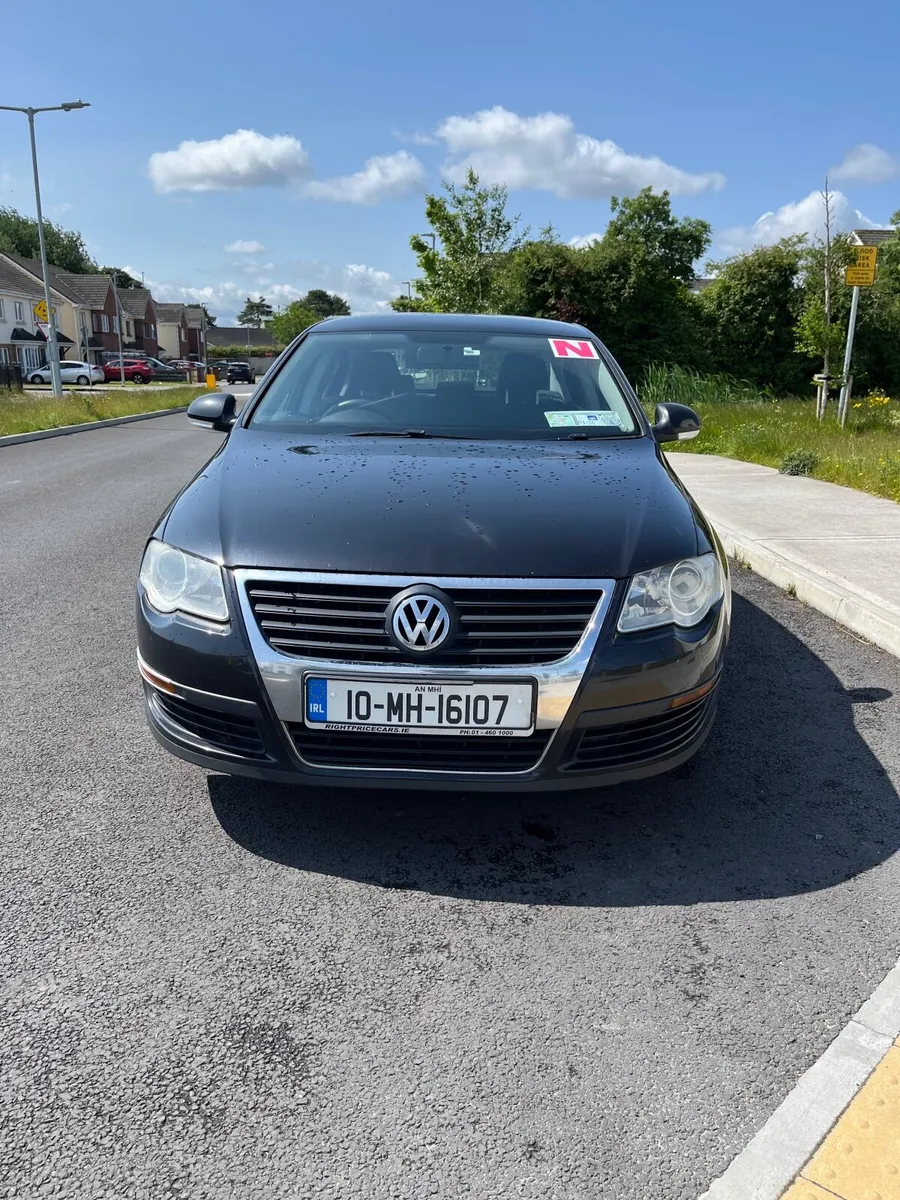 Volkswagen Passat 2010 - Image 1
