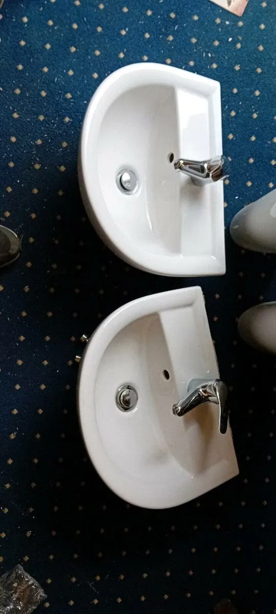 2 brand new sìnks with pedastals - Image 2