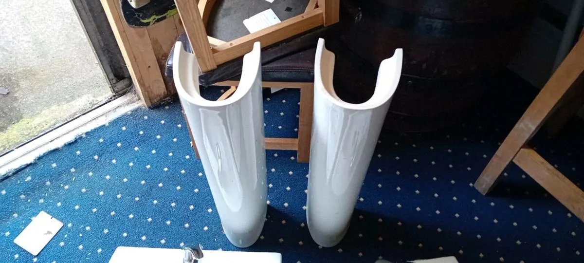 2 brand new sìnks with pedastals - Image 3