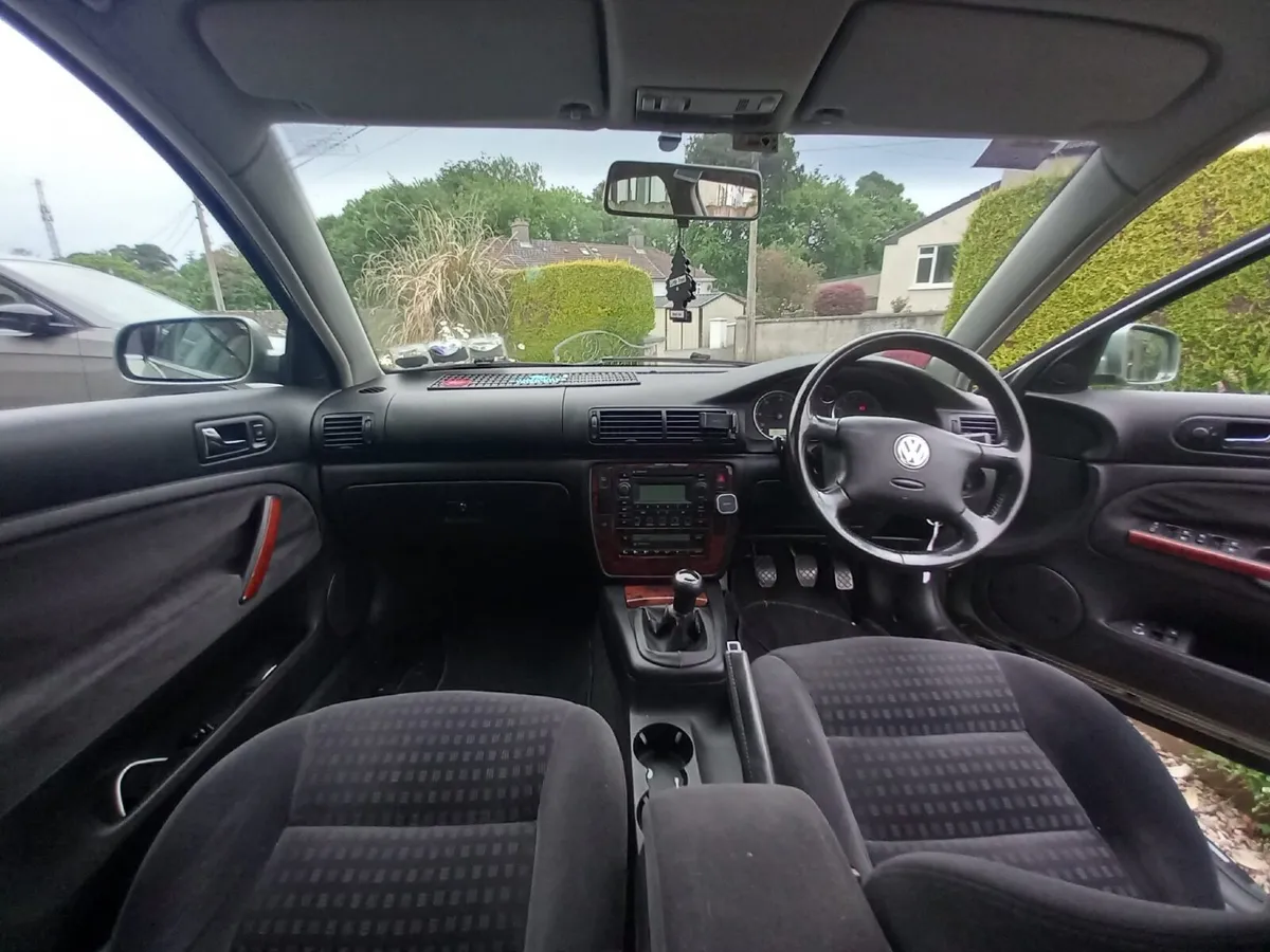 Volkswagen Passat 2003 - Image 4