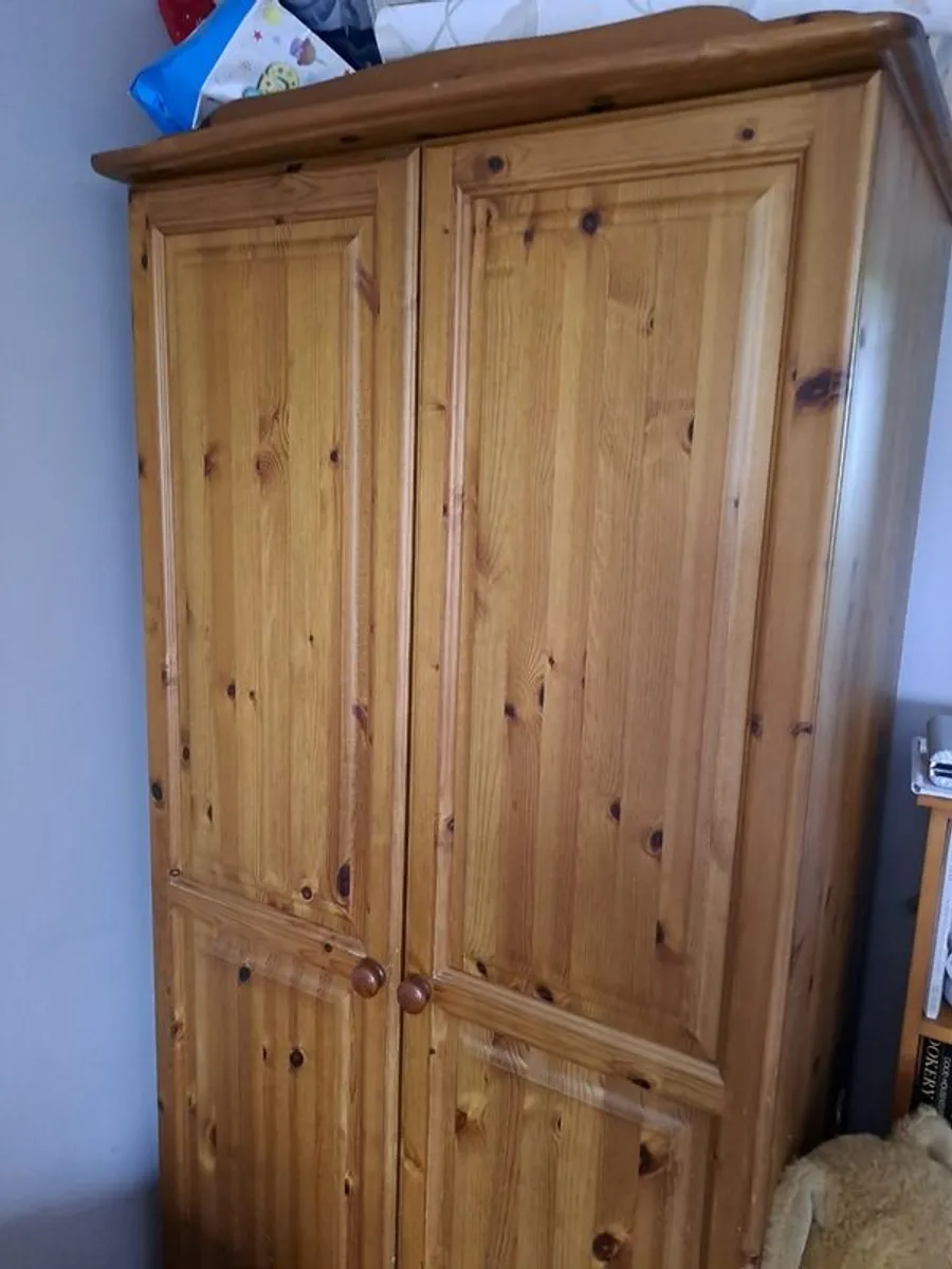 Bedroom furniture - Image 1