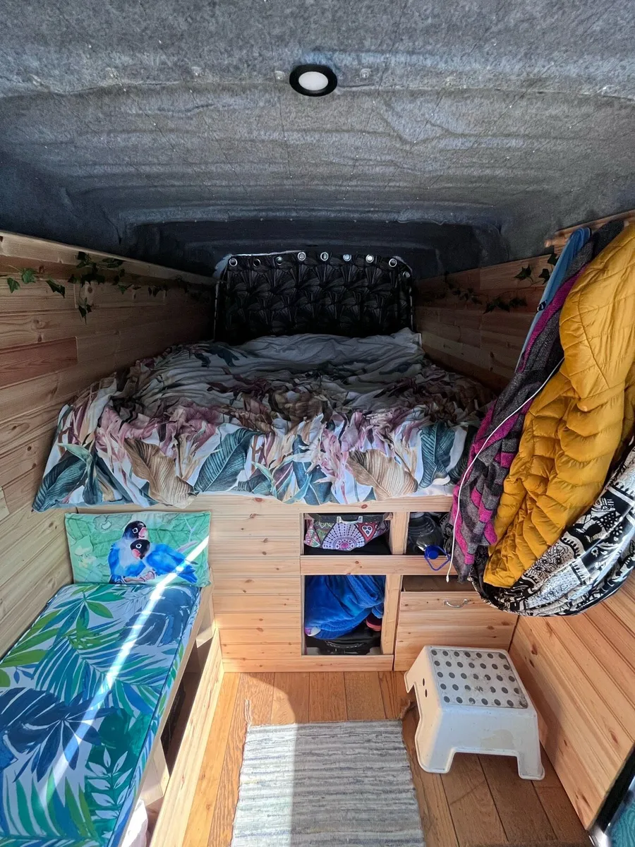Campervan with huge storage for bikes - Image 4
