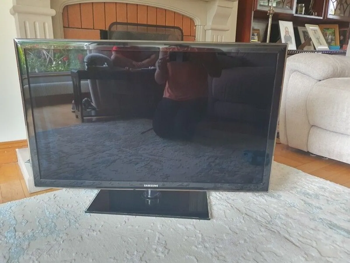 Samsung Smart TV - Image 1