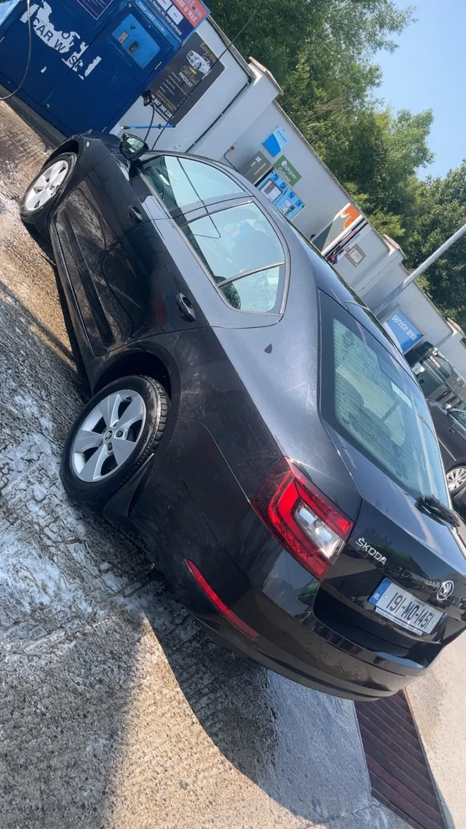 2019 Skoda Octavia Nct 4/27 tax 10/25 - Image 3