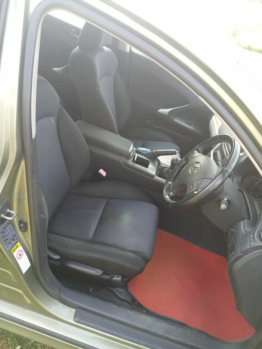 Lexus Is220d - Image 2