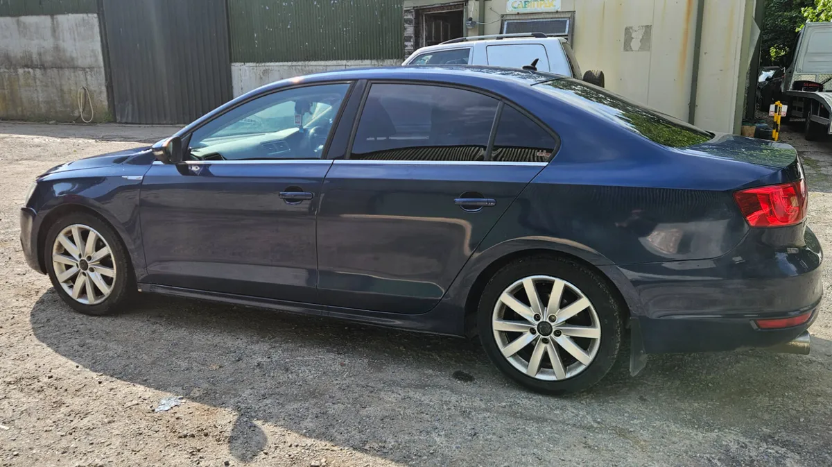 Vw Jetta 2013 1.6 TDI HIGHLINE - Image 3