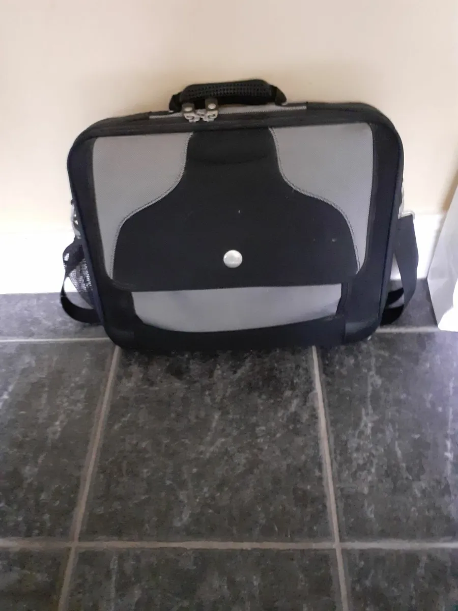 Laptop - Image 4