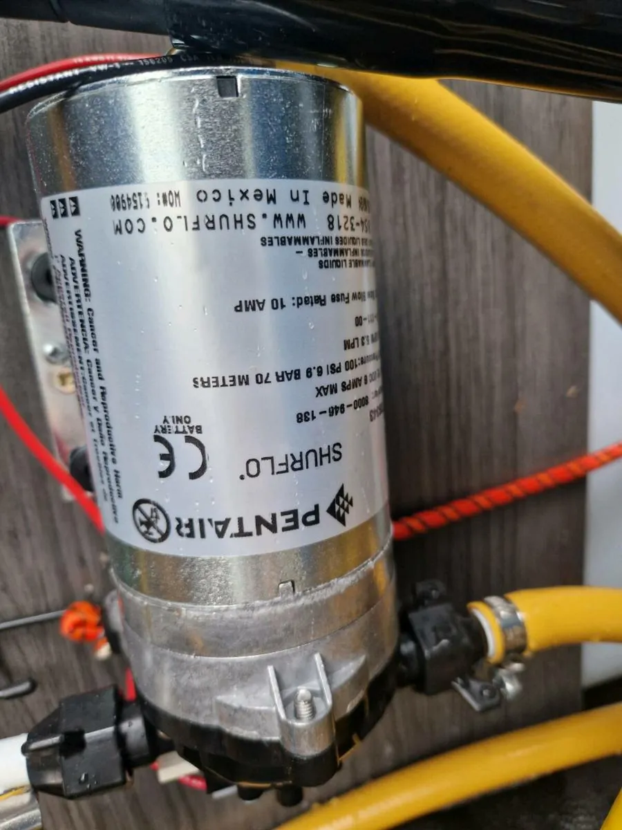 Water tank pump with controller - Image 1