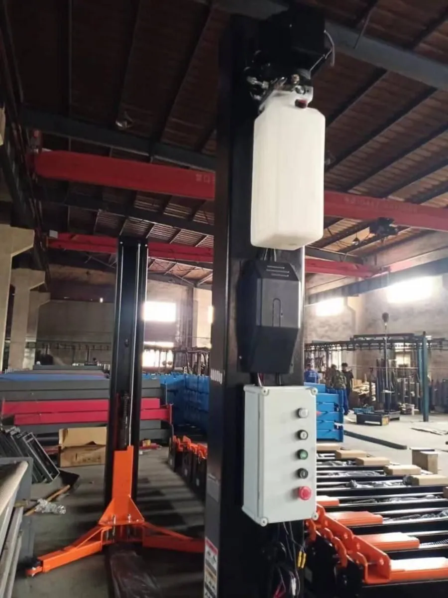 2 post 4 ton garage lift for car / van /4x4 - Image 3