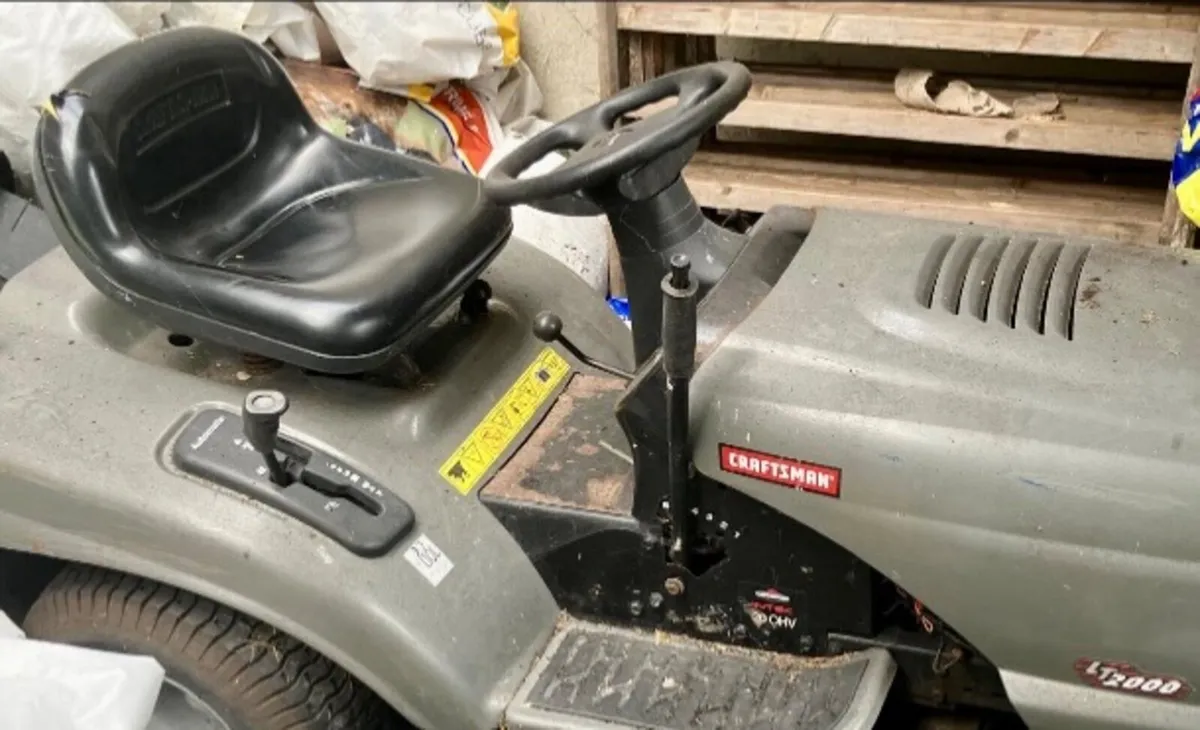 Ride on lawnmower - Image 2