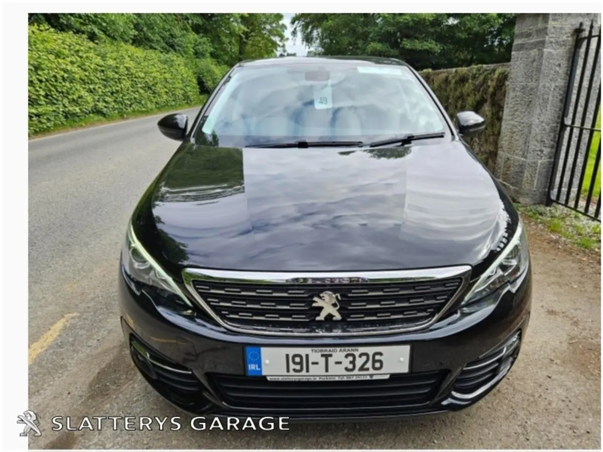 Peugeot 308 1.6 HDi 100bhp Allure - Image 2