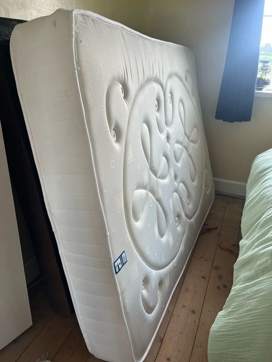 Double bed mattress - Image 1