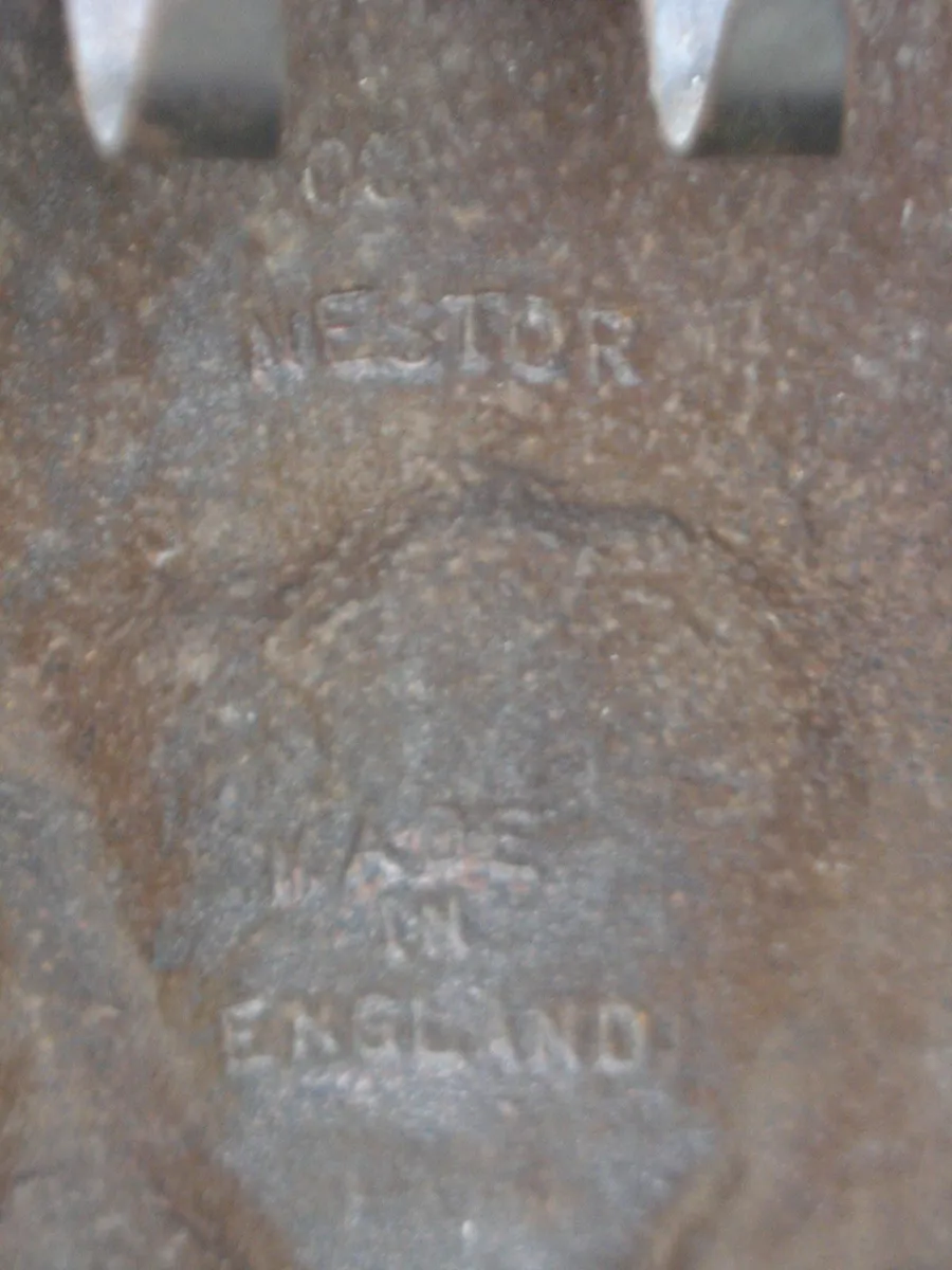 NESTOR VINTAGE 1930s CAST IRON COMPANION SETS. - Image 3