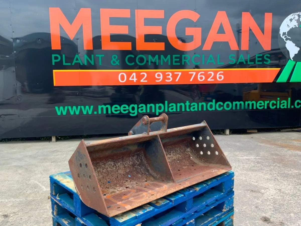 48"  JCB GRADING BUCKET.........30mm PINS.....131 - Image 1