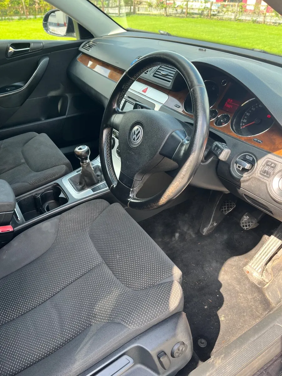 Volkswagen Passat 2008 - Image 2