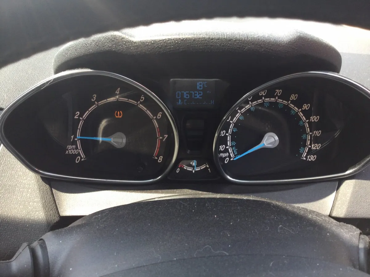 2016 Fiesta - Image 4