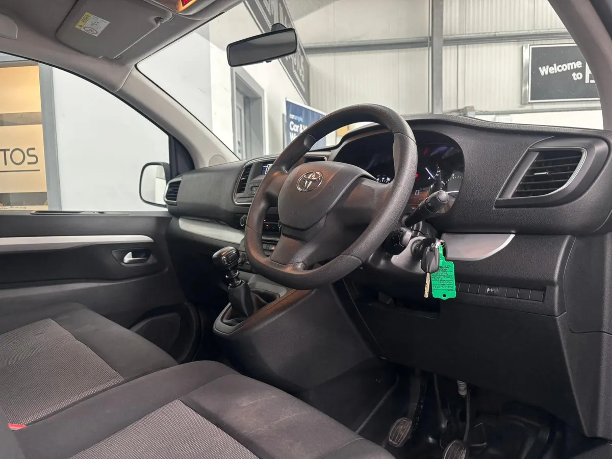 Toyota Proace 2019. SHUTTLE BUS  9 SEATER - Image 4