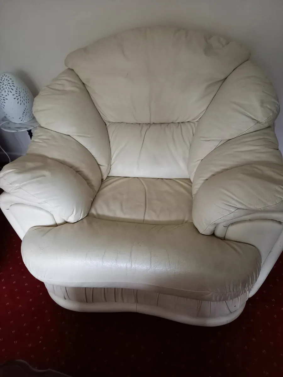 Three Piece Suite - Image 2