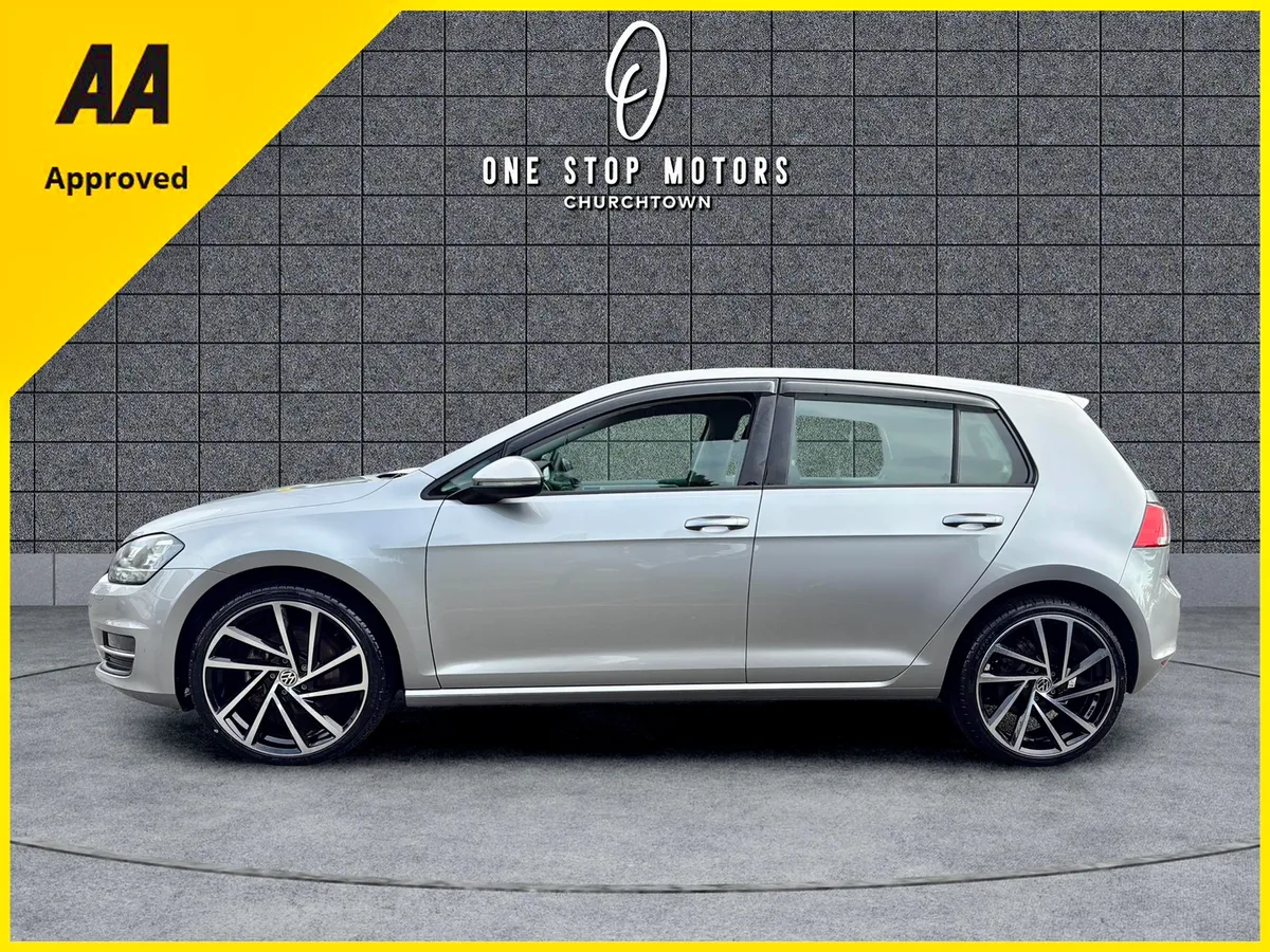 2016 VW Golf 1.2TSI AUTO 31,000KMS / AMAZING SPEC - Image 2