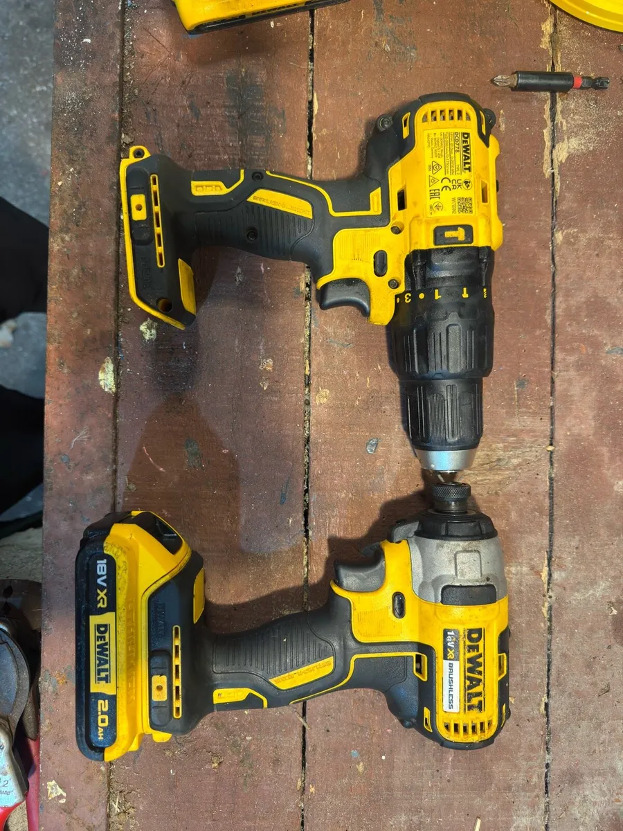 Dewalt DCK2060D2T impact and drill - Image 2