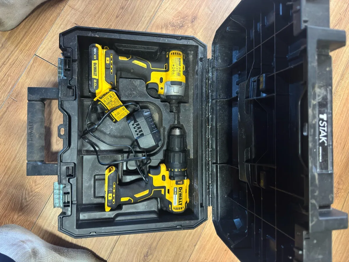 Dewalt DCK2060D2T impact and drill - Image 3