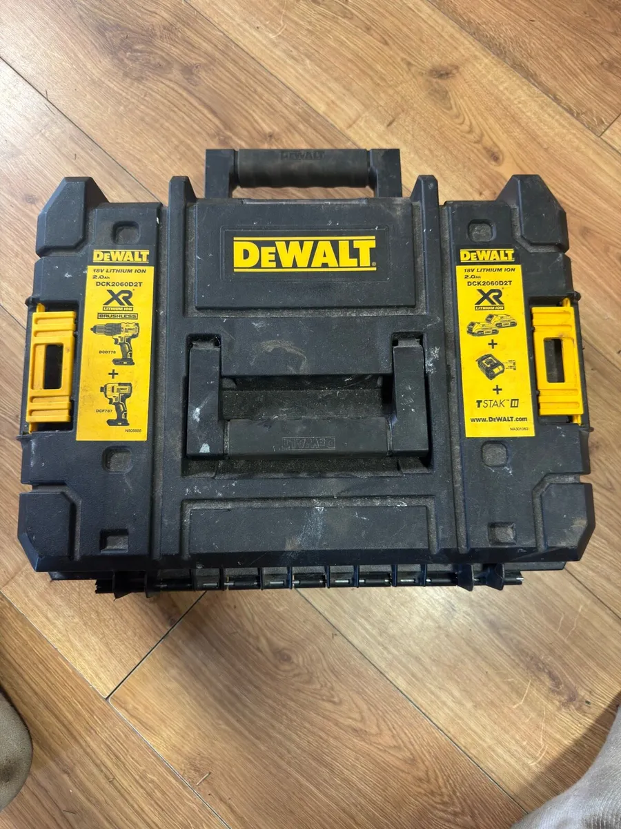 Dewalt DCK2060D2T impact and drill - Image 4