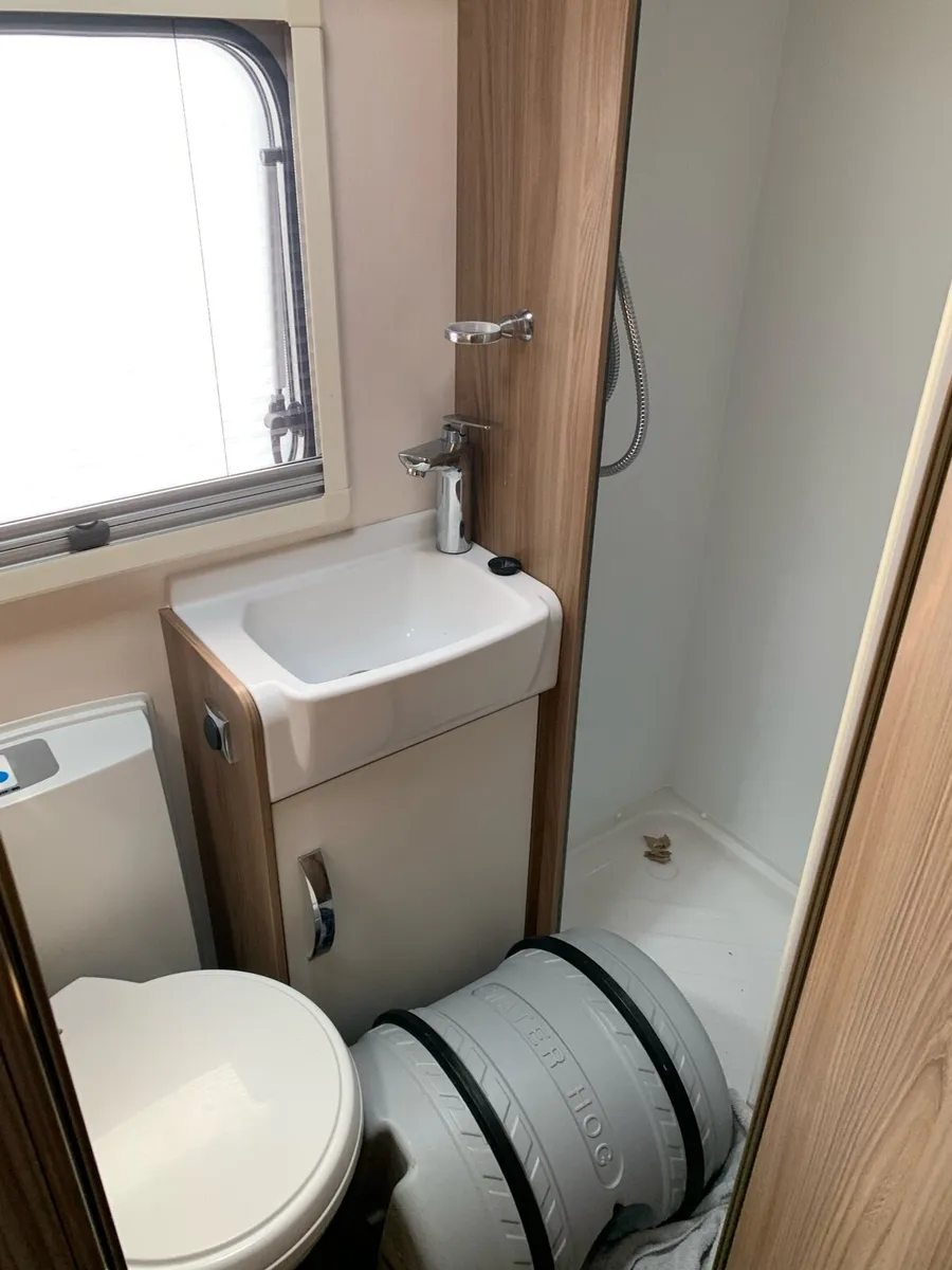 Caravan - Image 2
