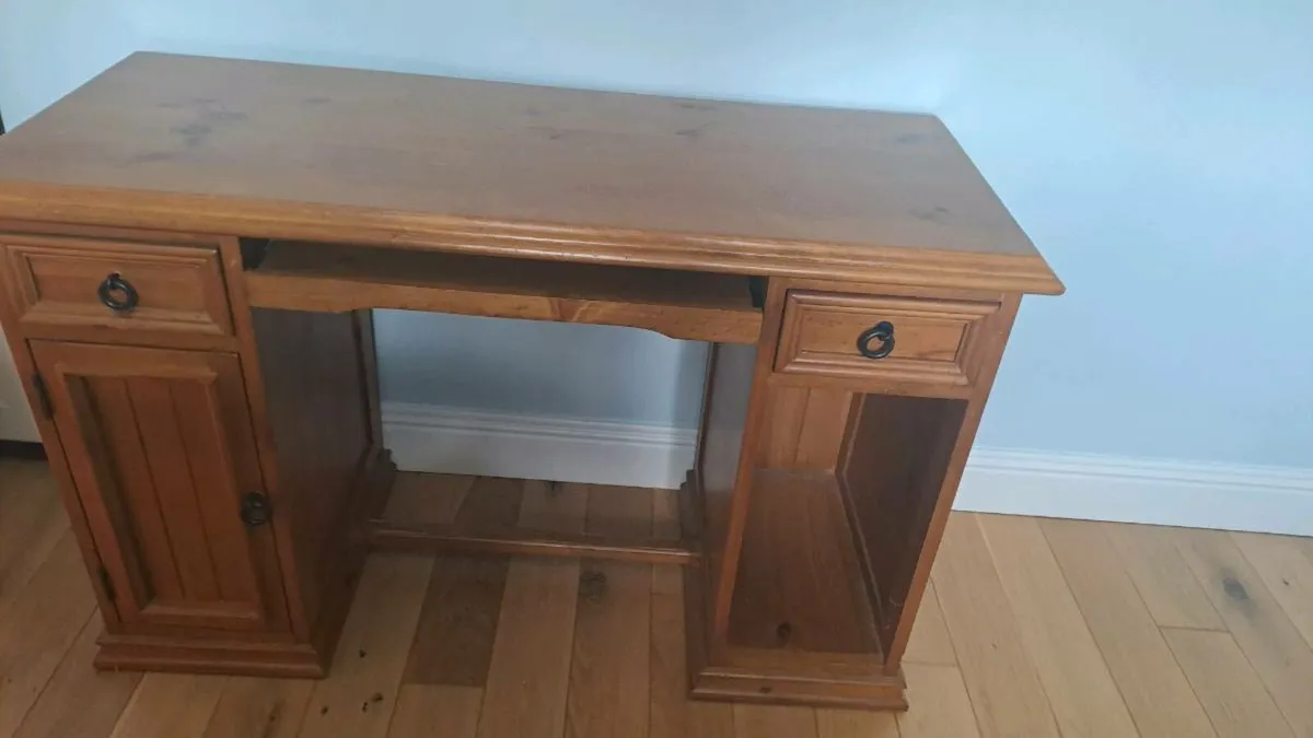Study desk - Image 1
