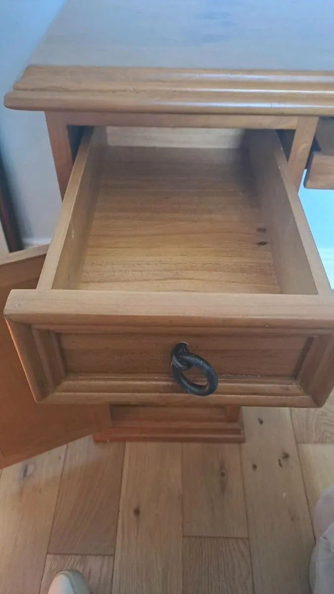 Study desk - Image 4
