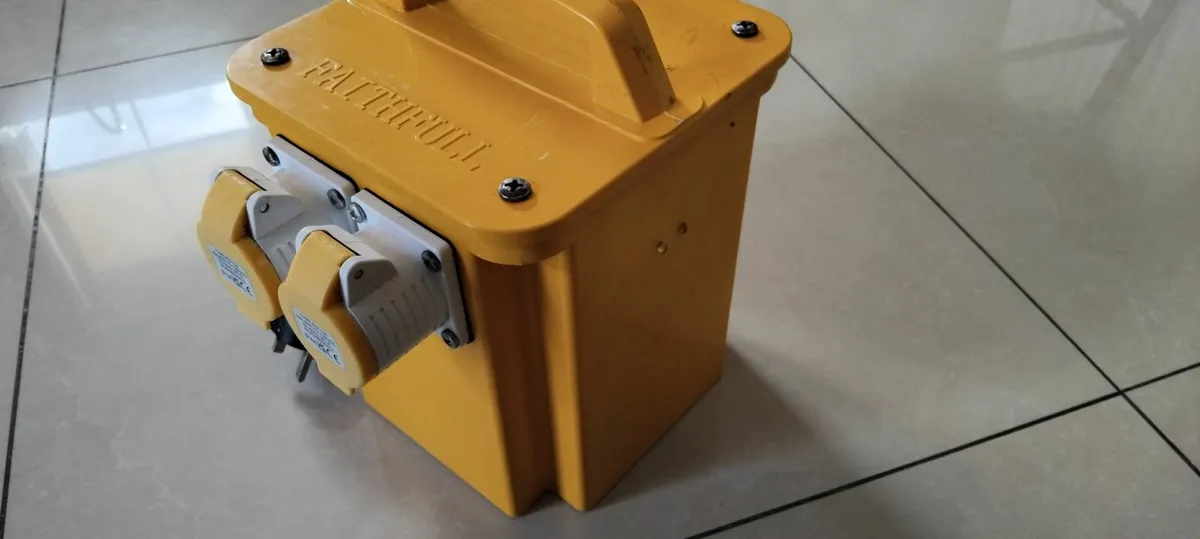 Faithfull 3.3kVA Dual Socket Transformer - Image 2