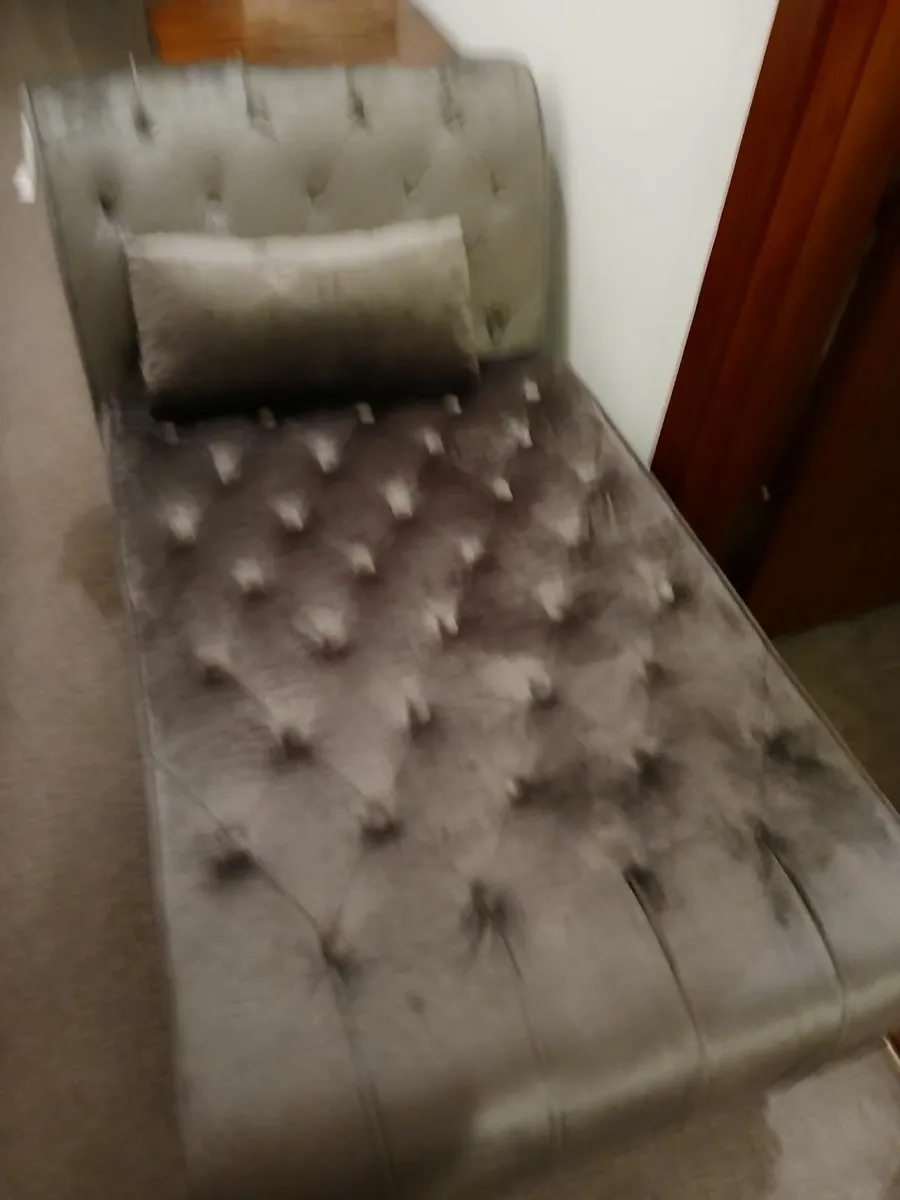 Lounge seaters ...comfort ...set of (2)...delivrre - Image 3