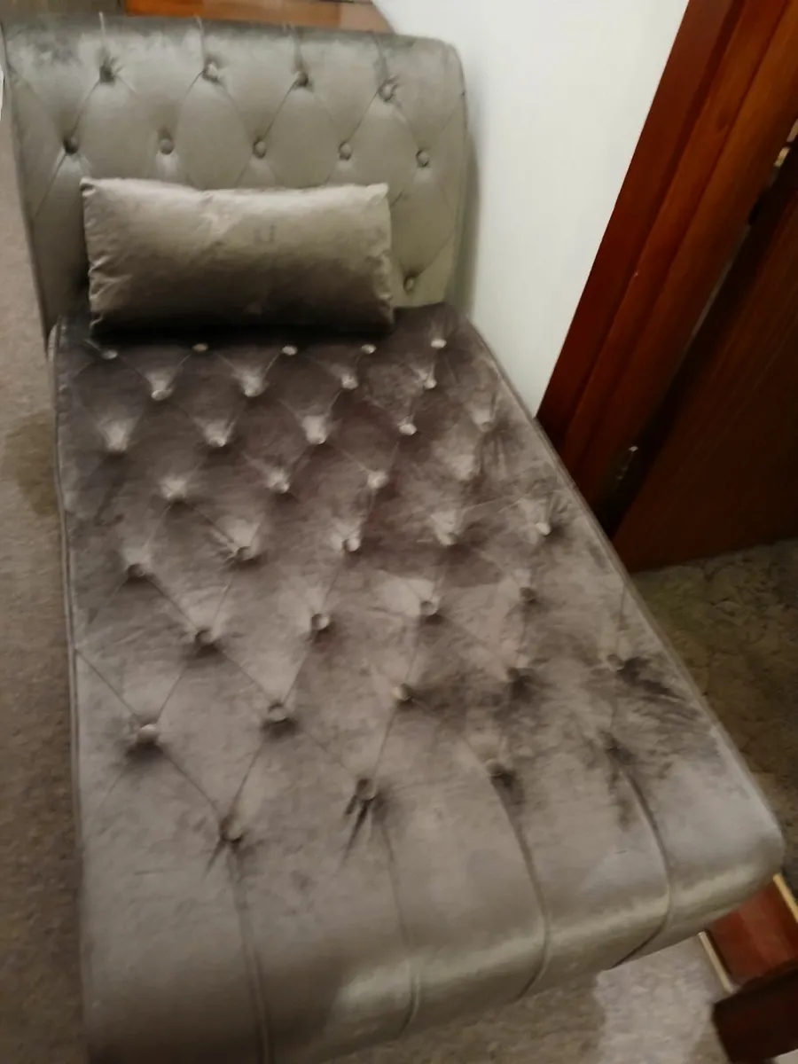 Lounge seaters ...comfort ...set of (2)...delivrre - Image 4