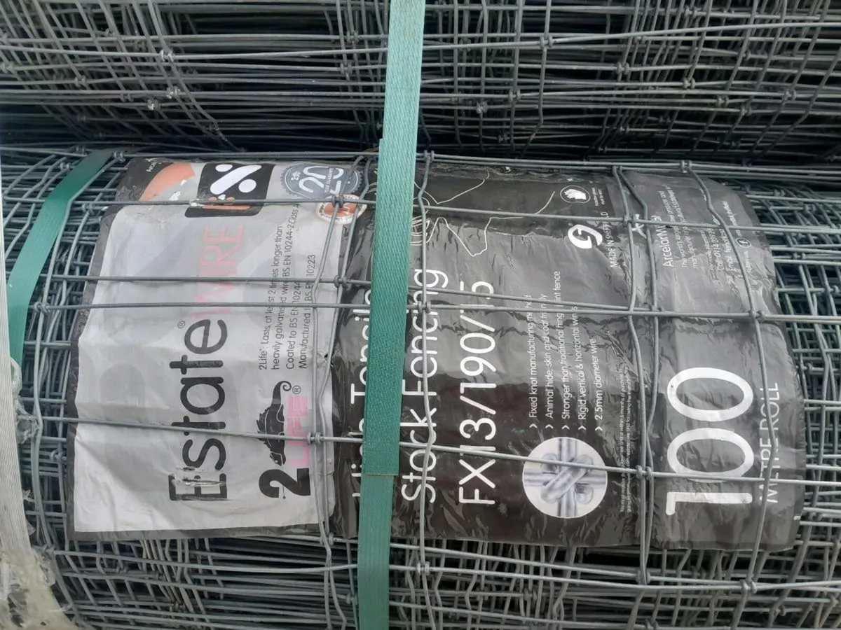 Yard closing down large quantity of wheel barrels - Image 4