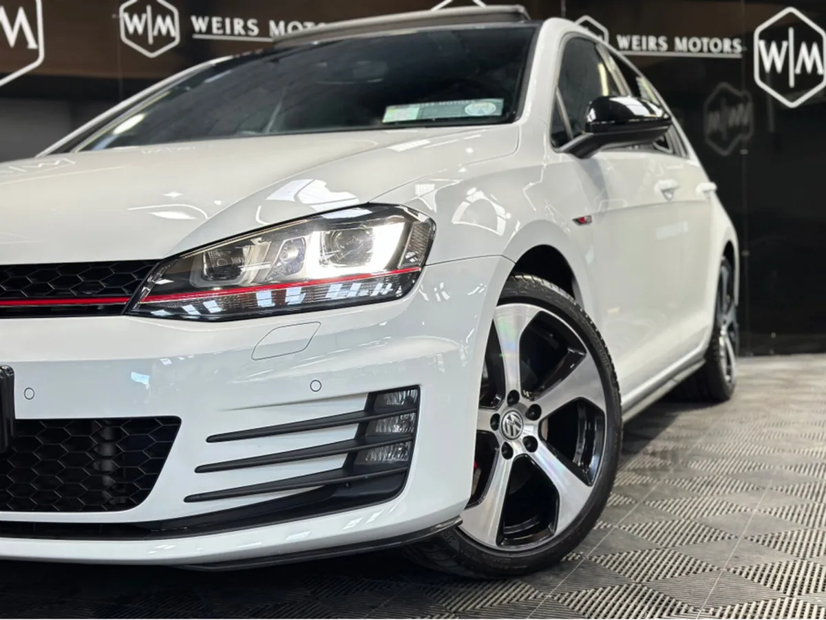 Volkswagen Golf GTI 2.0 TSI  SUNROOF / DYNAUDIO/ A - Image 3