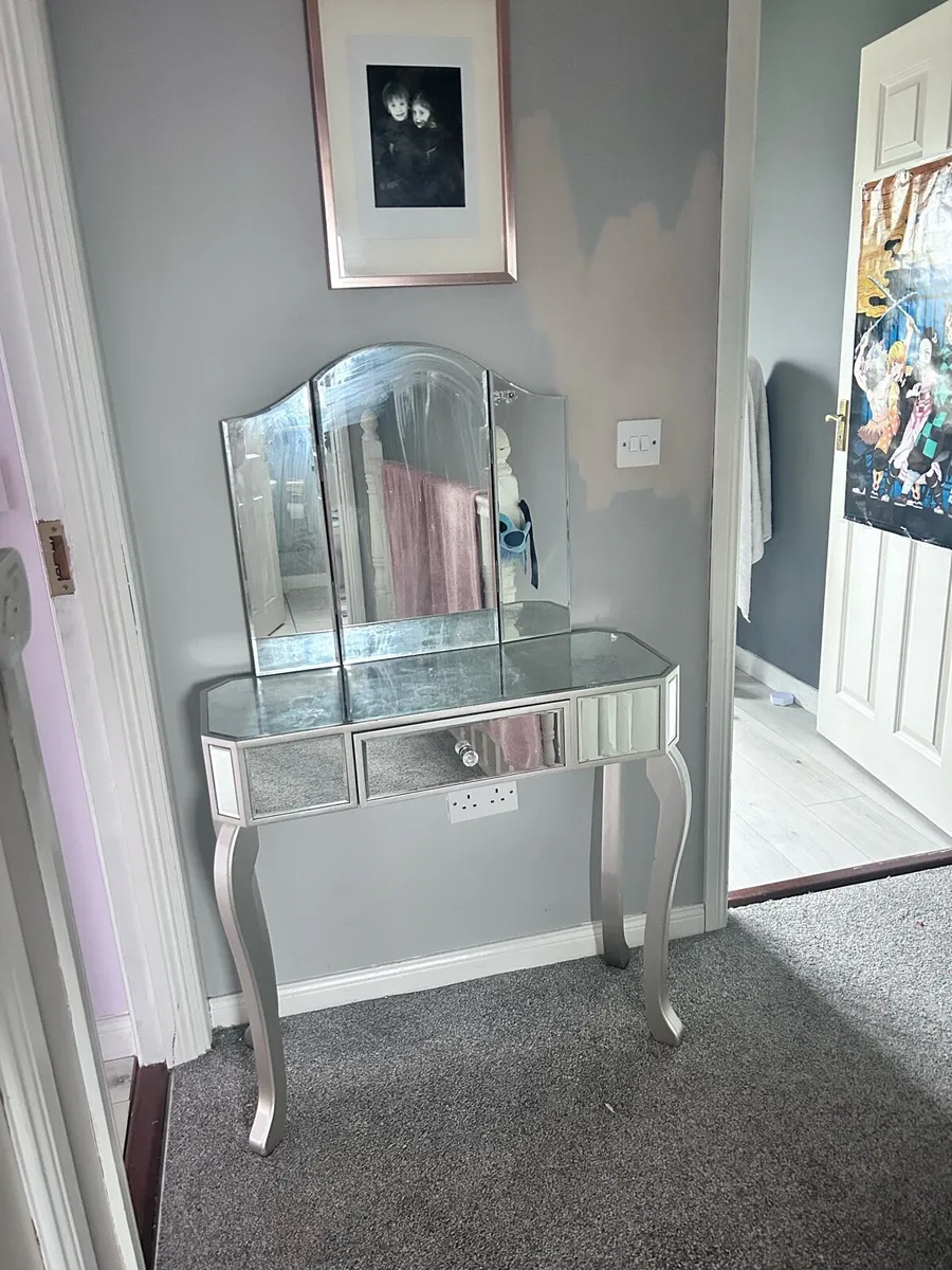 Dressing table - Image 2