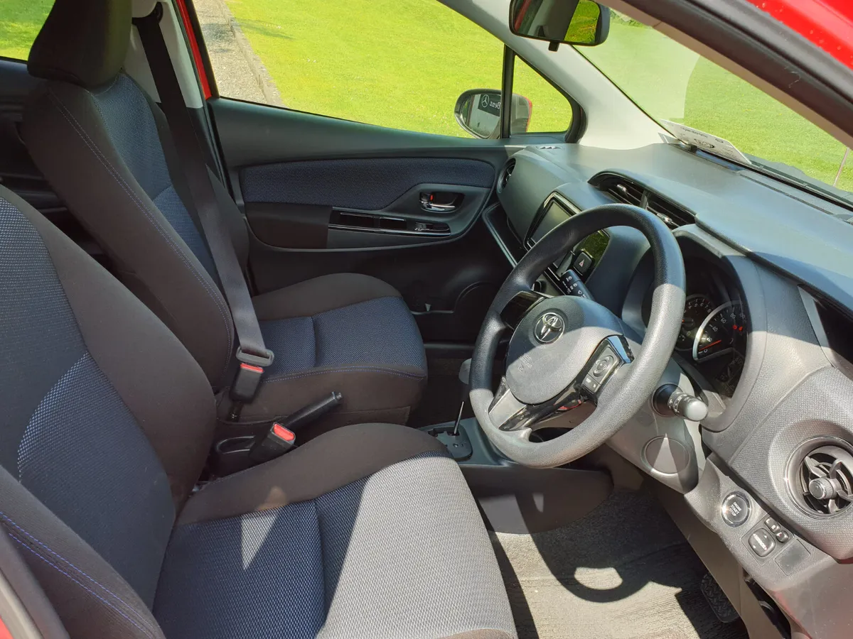 TOYOTA VITZ  2016 / AUTO  /1.3 PETROL/PUSH START B - Image 4