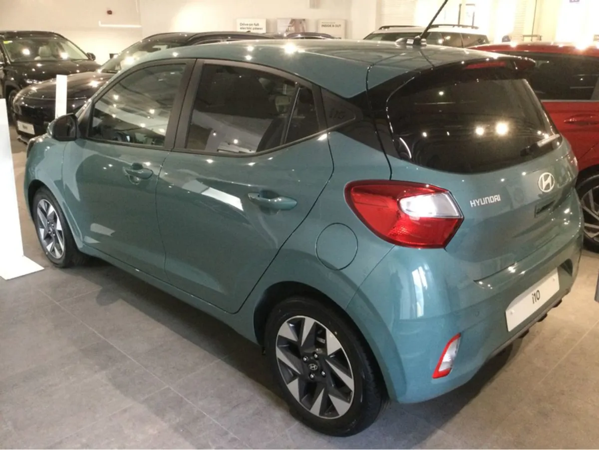 Hyundai i10 Deluxe Plus Automatic - Showroom Demo - Image 3