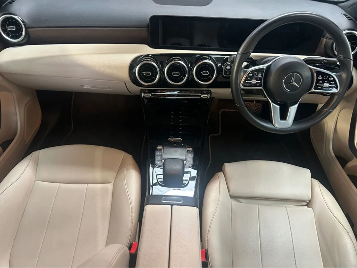 Mercedes-Benz A-Class 180 D 5DR Auto Progressive - Image 2