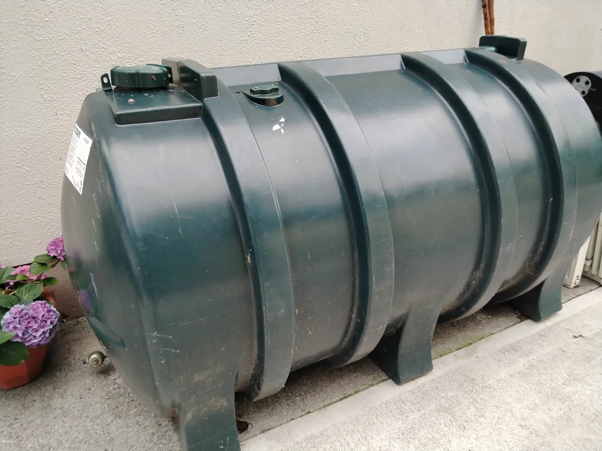 Oil tank - Image 1