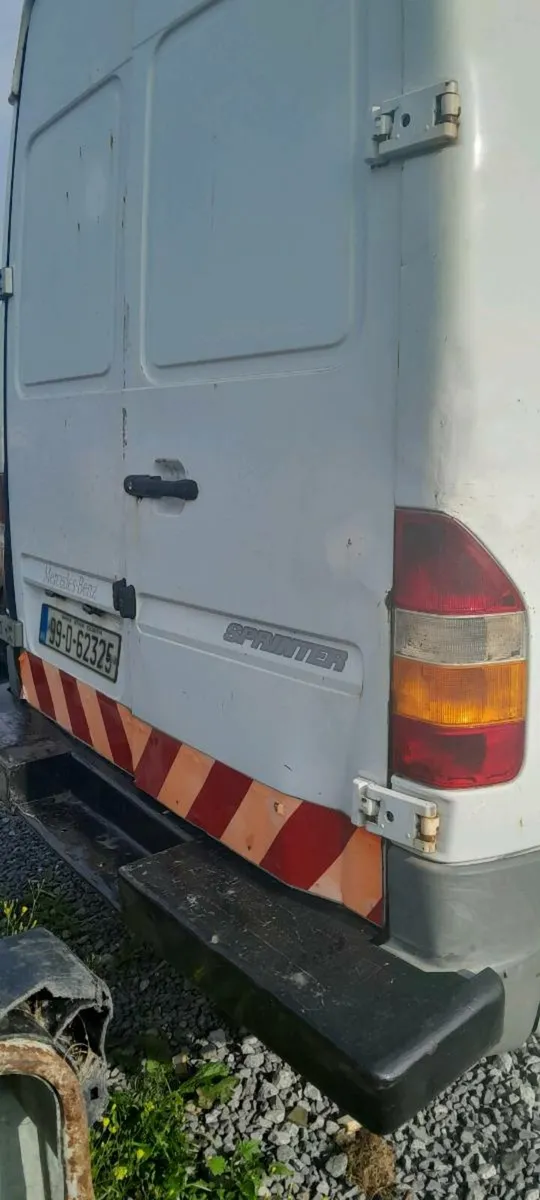 Van - Image 4