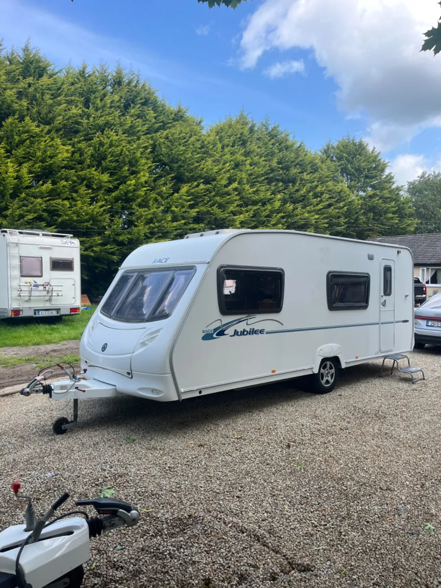 Ace Jubilee 6 Berth Fixed Bunkbed Caravan - Image 2
