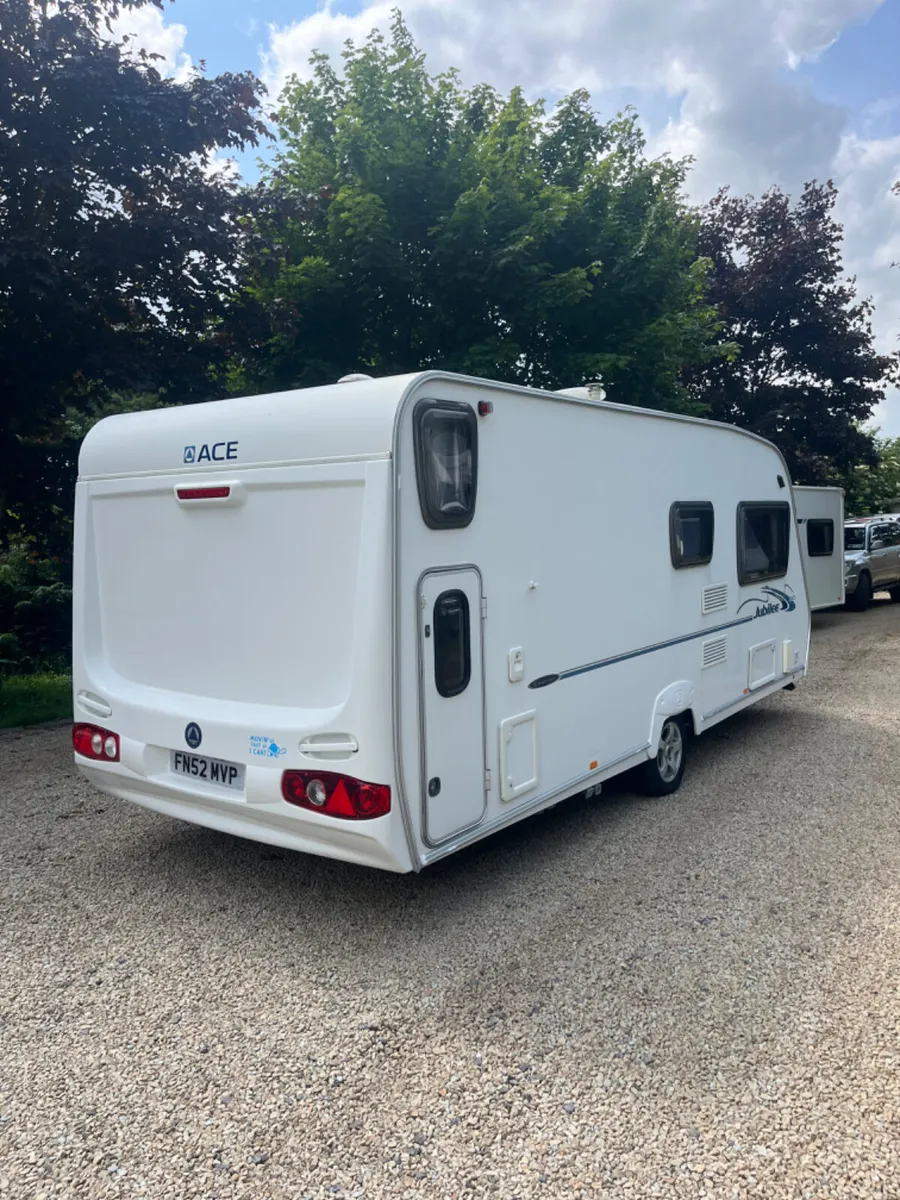 Ace Jubilee 6 Berth Fixed Bunkbed Caravan - Image 3